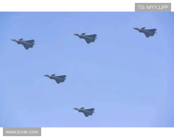 中国空军组织多机型编队进行远海实战化训练